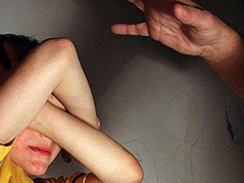 Şagird müəlliməni söyüb, nəvəsi də şagirdi döyüb