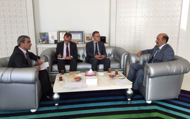 Əbülfəs Qarayev səfirlə görüşdü