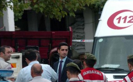 Gəlin 100 yaşlı qayınanasının boğazını kəsdi - FOTOLAR