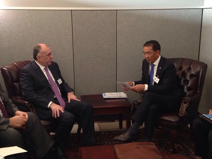 Məmmədyarov monqolustanlı həmkarı ilə görüşüb