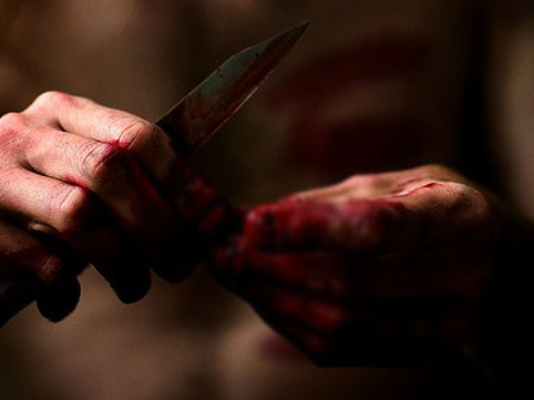 DƏHŞƏT! Zorladığı qızı küçədə 26 yerindən bıçaqladı - VİDEO