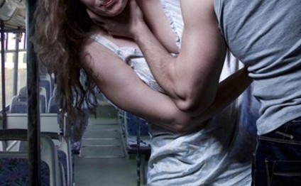 Avtobusda BİABIRÇILIQ: şalvarını çıxarıb qızı... - FOTO