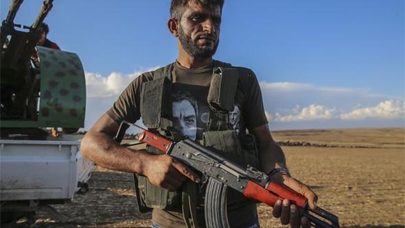 Suriya əsgərləri “Polad Ələmdar” köynəkləri ilə döyüşür