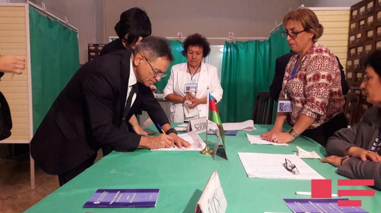 Mədət Quliyev və Ramin Quluzadə səs veriblər - FOTOLAR