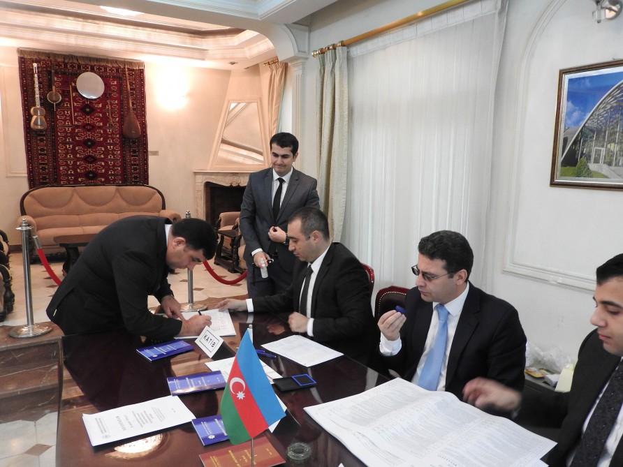 Azərbaycanın İrandakı səfirliyində yaradılmış məntəqədə səsvermə davam edir