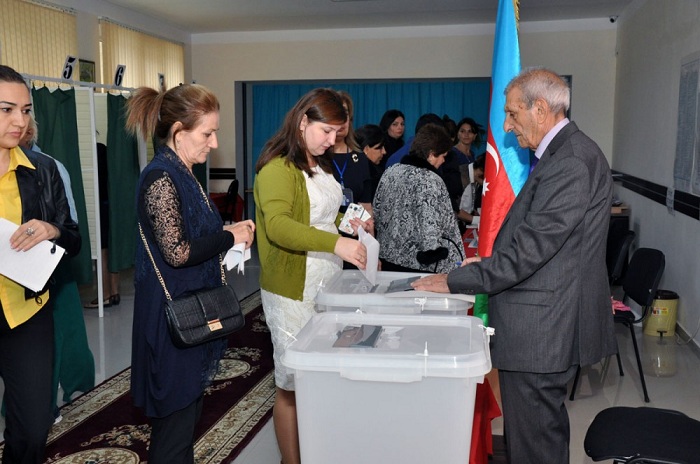 Gözdən əlillər də səs verir - FOTO