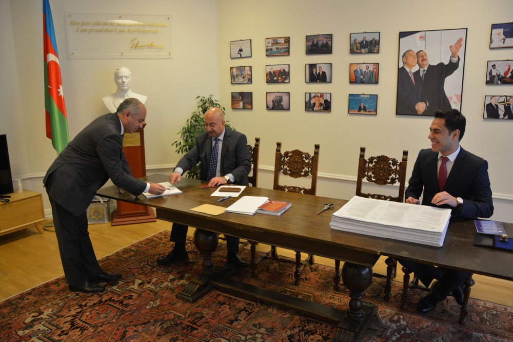 Azərbaycanın İsveçdəki səfirliyində yaradılan seçki məntəqəsində fəallıq müşahidə edilir