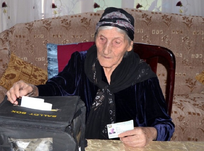 `Belə əmin-amanlıq hər ölkəyə nəsib olmur` - 111 yaşlı seçici