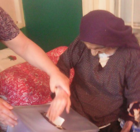 Ağdaşda 116 yaşlı seçici səs verib - FOTOLAR