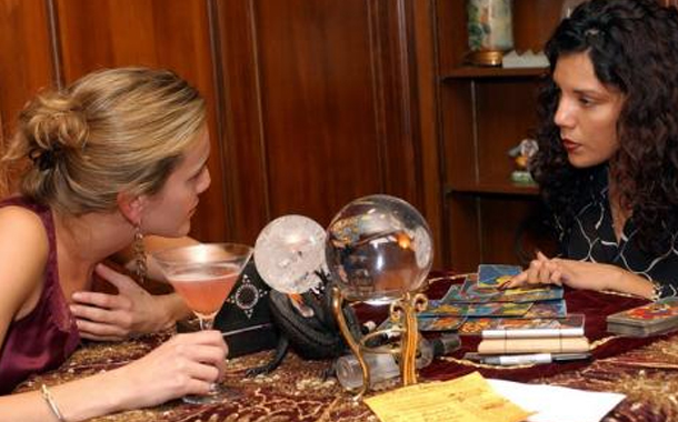 Azərbaycanda insanlar falçılara niyə inanır? — VİDEO