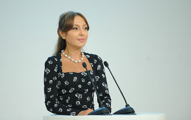 Nərgiz Paşayeva Londonda - FOTOLAR