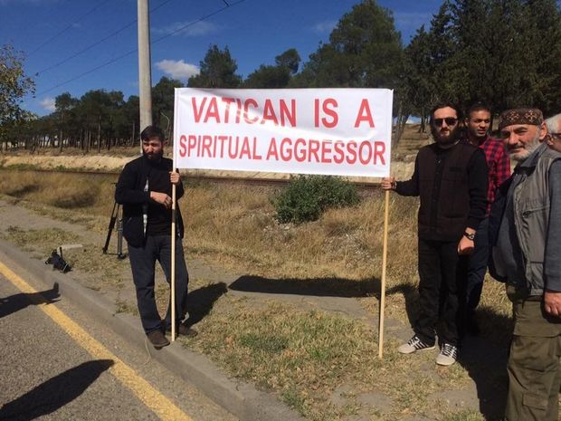 Gürcüstanda Roma Papasının gəlişinə etiraz edildi – FOTOLAR