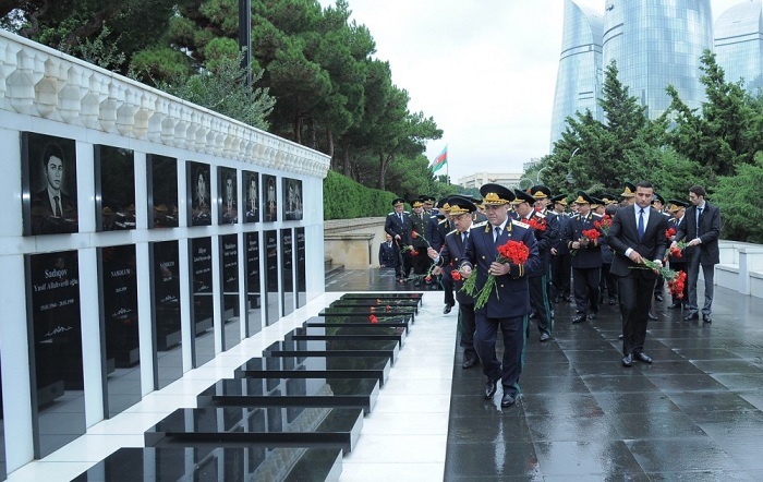 Prokurorluq içiləri Fəxri və Şəhidlər xiyabanında - FOTOLAR