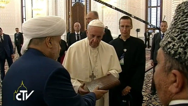 Roma Papası Heydər Məscidində olub