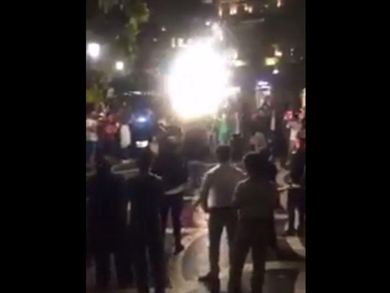 Bakının mərkəzində gecə saatlarında evlilik təklifi - VİDEO