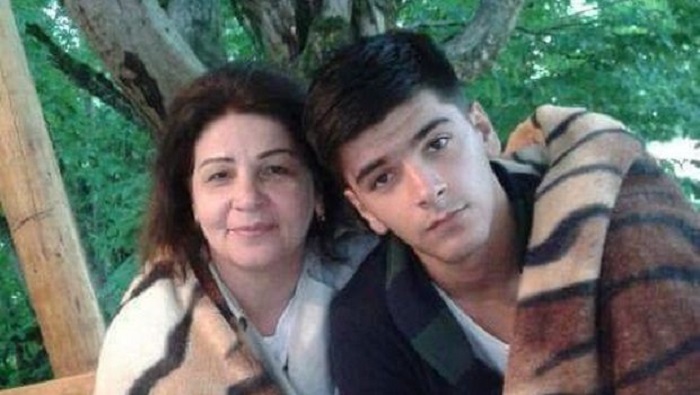 Prezident şəhid anasını mükafatlandırdı