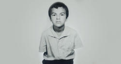 Qolları olmayan azərbaycanlı: at çapır, maşın sürür, yer belləyir - FOTOLAR