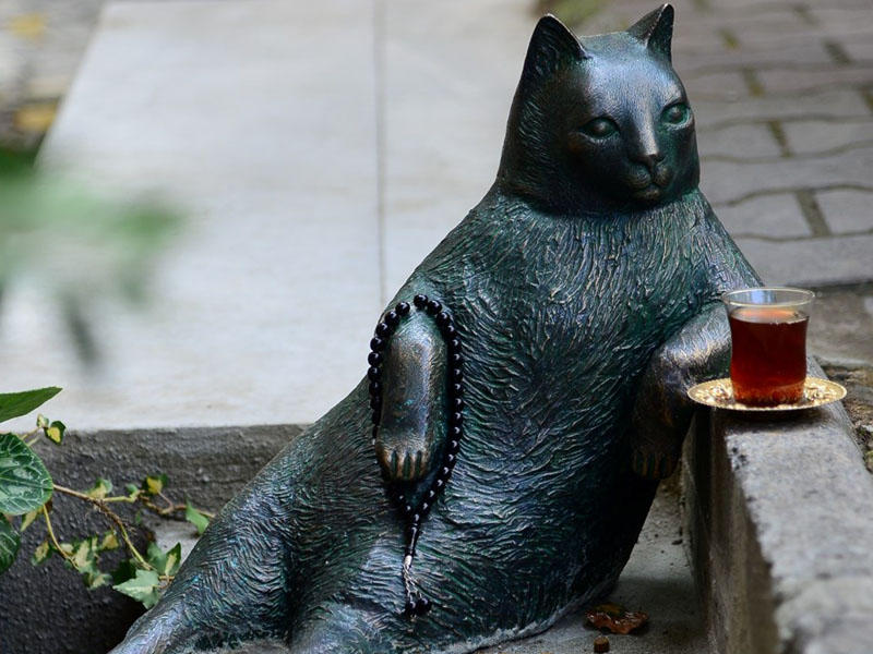 Türkiyədə pişiyə heykəl qoyuldu - FOTO