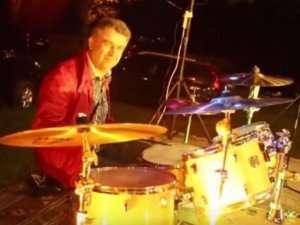 Ermənistanın yeni baş naziri baraban çaldı - VİDEO