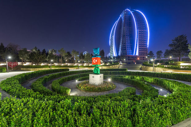 Bakının yeni “Sevirəm” parkı – FOTOSESSİYA