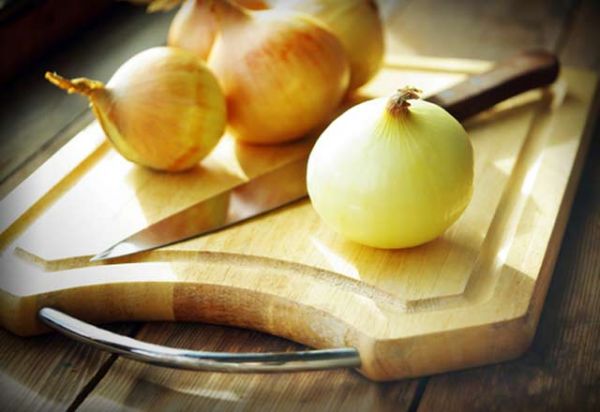 Soğanı ağarmış saçlarınıza sürtsəniz... - Nəticə inanılmazdır