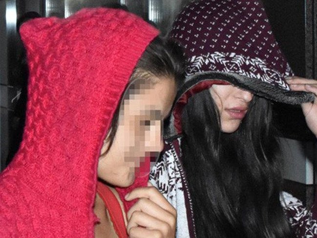 15 manata fahişəlik edən bacılar tutuldu - FOTO