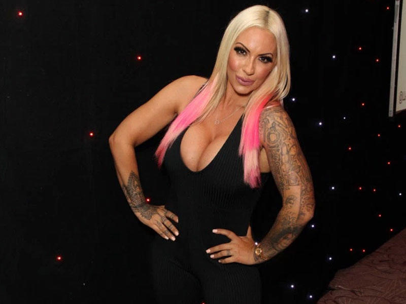 Məşhur qadından idman zalında biabırçı selfi - FOTO