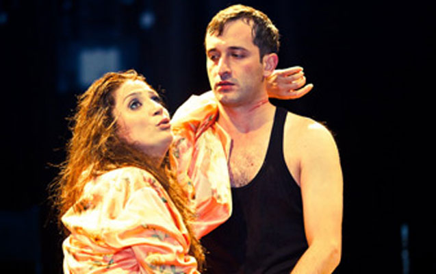 Aktyor işçini döydü, qovuldu - “AzDrama”da qalmaqal