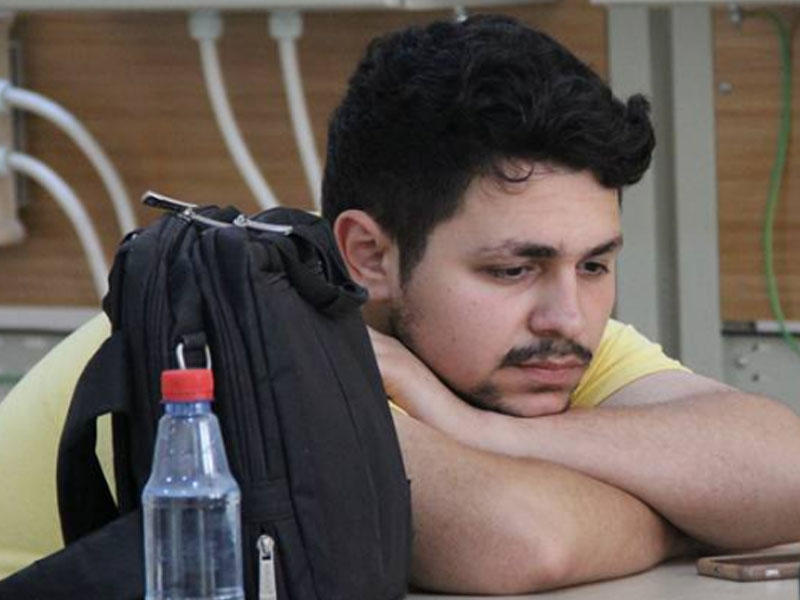 İntihar edən tələbənin dostları ayağa qalxdılar: 