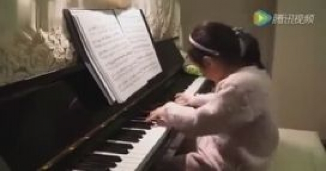 O, ifası ilə dünyanı heyran etdi - Cəmi 5 yaşı var... - VİDEO