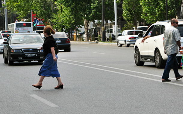 Qaydanı pozan piyadalar cərimələnəcəklər — VİDEO