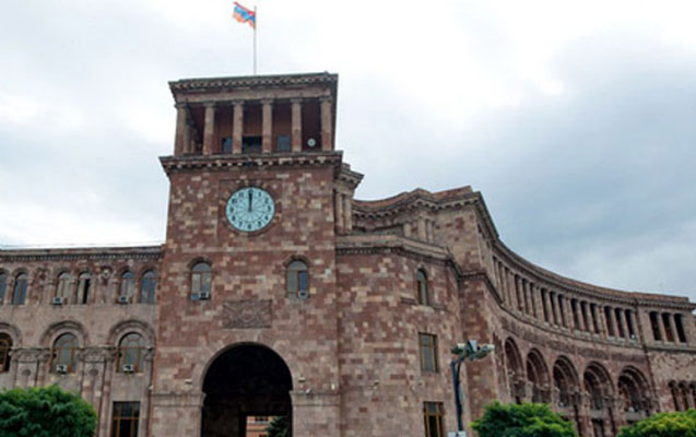 Ermənistanda kütləvi istefalar