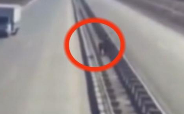 Son günlər hər kəs bu görüntüdən danışır — Polisdən insanlıq dərsi