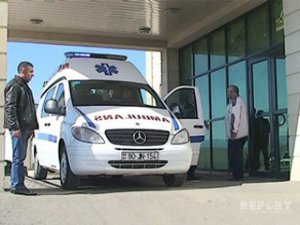 Bakıda avtomobil aşdı: ölən və yaralanan var