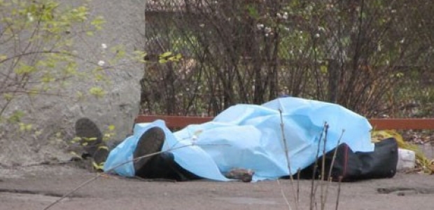 Üzərində xəsarətlər olan kişi meyiti tapıldı - Bakıda