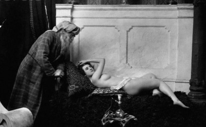 İldə 250 qızla sevişən, insanla pişiyi cütləşdirən, lüt uzanıb min oyundan çıxan TANINMIŞLAR - FOTOLAR