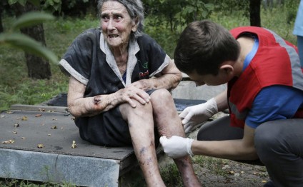 82 yaşlı qadını yerlə 