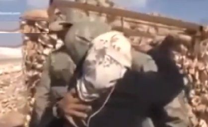 Səngərdə keşik çəkən əsgərin anası ilə görüşü - Çox təsirlidir... - VİDEO