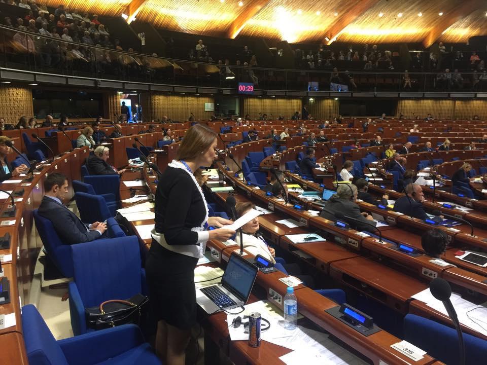 Qənirə Paşayeva: Ermənistan millət vəkilləri oxumağı bilirsə, getsin oxusunlar o sənədləri və burada yalan danışmasınlar