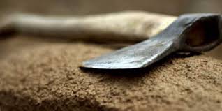 İmişlidə ər 16 yaşlı arvadını baltaladı