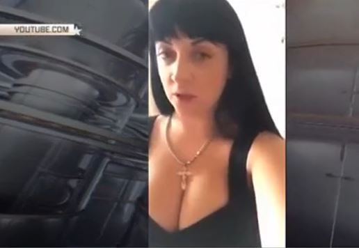 Erotik rəqsi polis qadının başına bəla oldu (VİDEO)