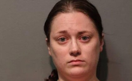 Müəllim sinifdə dərsi unudub tələbələrlə intim münasibətdə oldu