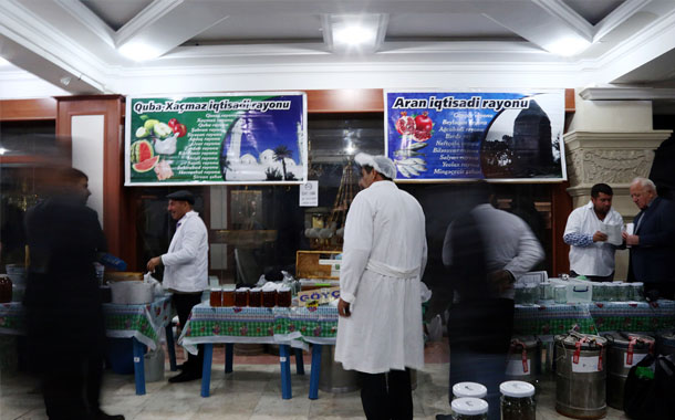Bakıda yarmarkada arıçılarla nazirlik arasında mübahisəsi yaranıb