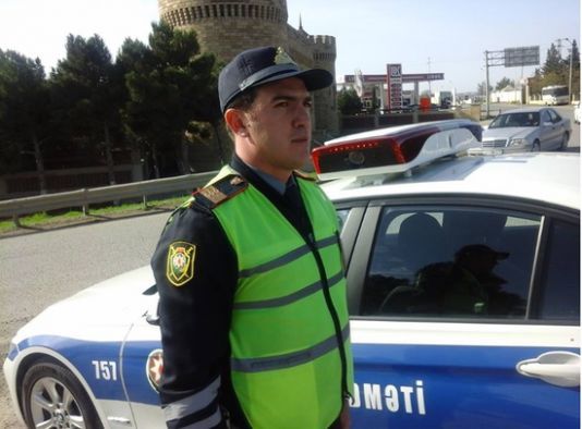 Uşağı xilas etmiş yol polisini tanıyaq – FOTO + VİDEO
