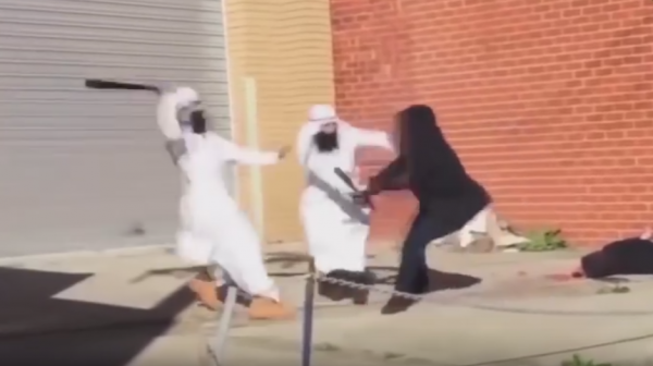 Zarafatla terroruçu görkəminə girdilər - Son çox pis bitdi - VİDEO