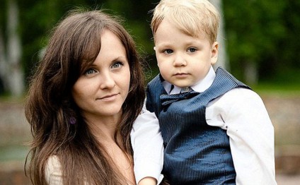 Dəhşətli intihar: ana 8 yaşlı oğlu ilə aşağı atıldı - FOTO