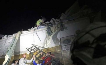 Dağıntılar altından sağ çıxarılan uşaq hər kəsi təəccübləndirdi - FOTOLAR