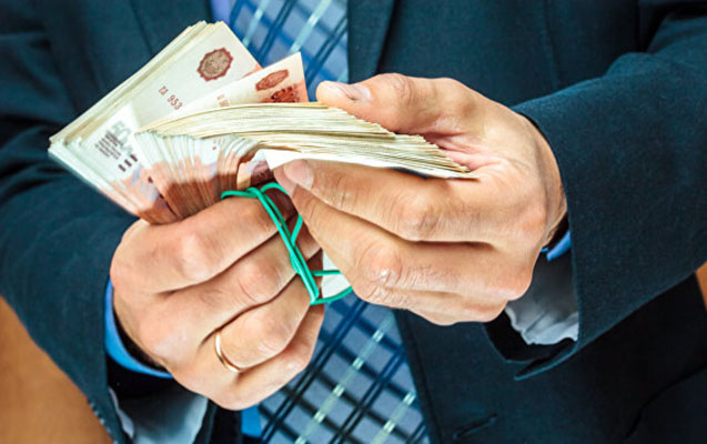 Rusiyada küçələrdən pul dolu konvertlər tapılır - Gizli xeyriyyəçi