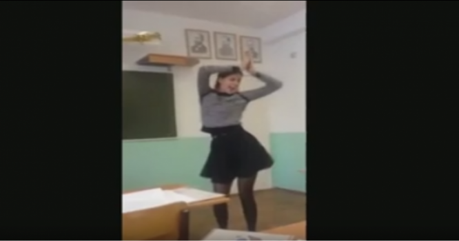 Dərs vaxtı elə rəqs etdi ki... - Hamı bu qızdan danışır - VİDEO