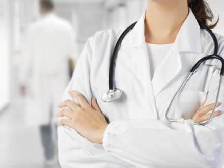 RÜSVAYÇILIQ: Tibb bacısı xəstə ilə elə bir fotosun paylaşdı ki...